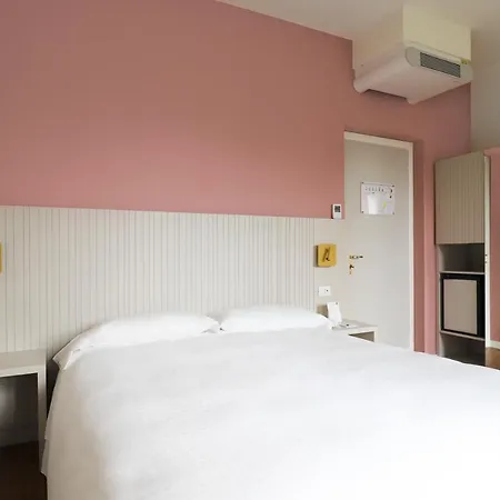 芳提波伊欧拉酒店